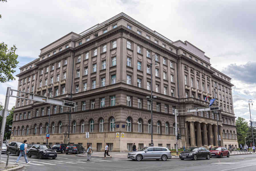 Croacia - Zagreb 37 - palacio de la Oficina Central de Seguros de los Trabajadores.jpg